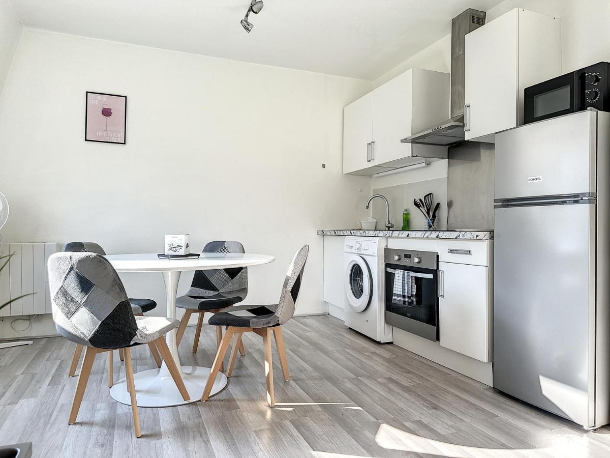 Charmant Appartement Avec Terrasse Parking Ispagnac Luaran gambar